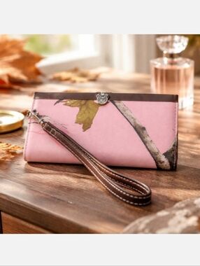 Realtree Pink and Brown Wristlet Clutch Wallet
